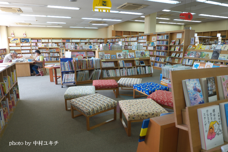 中村さんがお気に入りだった図書館のソファー