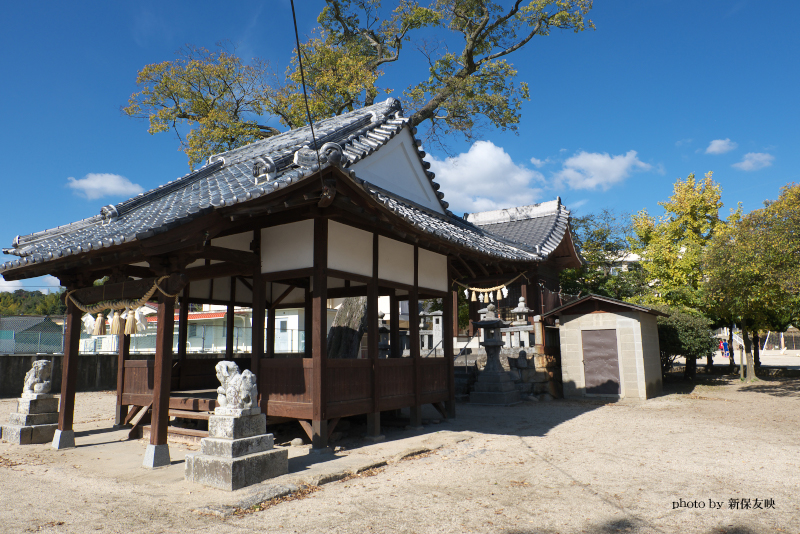 愛宕小学校の敷地内にある神社