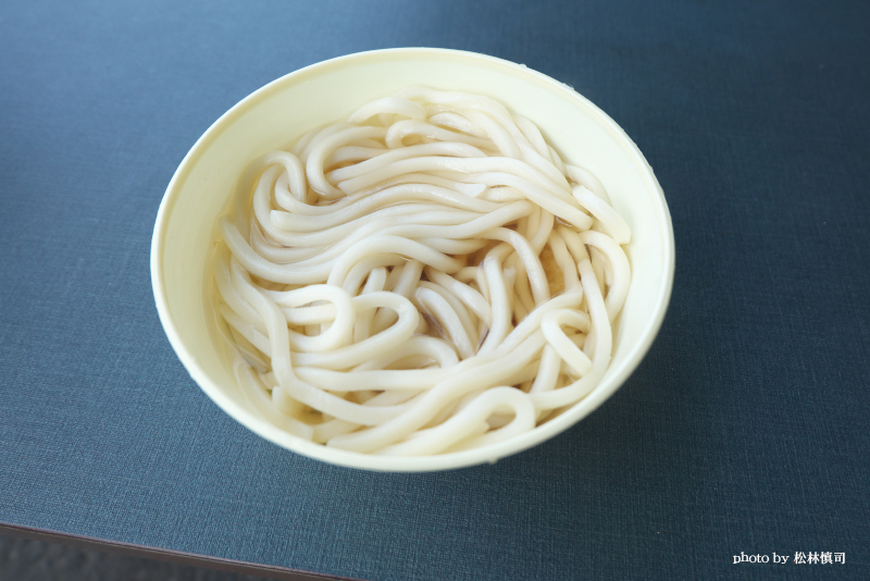 天ぷらうどん。てんぷらは麺の下に入っていました