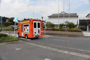 自動車図書館がやってきた！