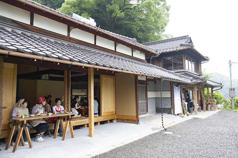 縁側で試食