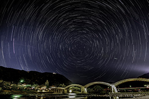 星夜に佇む