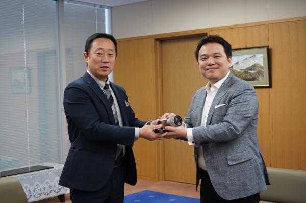 名越さんと福田市長の写真