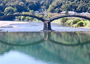 川面に映る