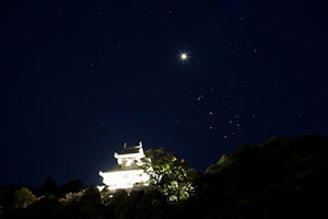 接近！金星とスバル星岩国城に。