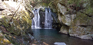 二鹿に梅津の滝