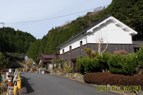 屋敷と蔵の写真