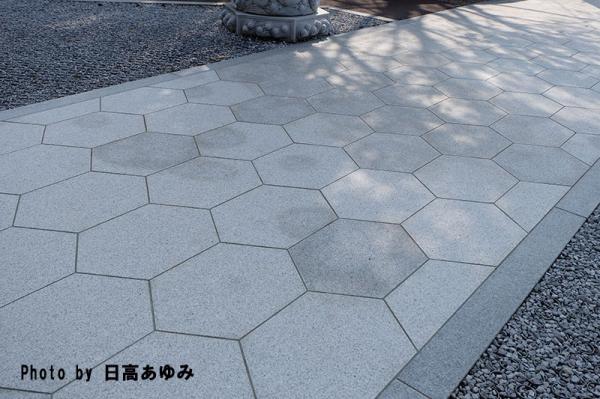 拝殿への道