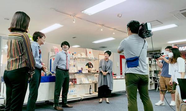 テレビ出演の際の写真