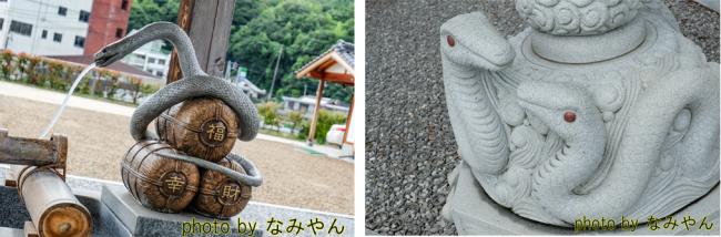 神社の中にある白蛇のデザイン