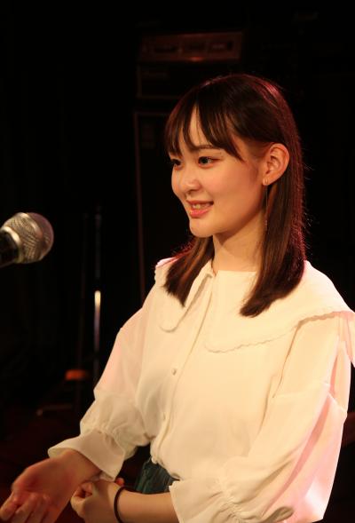 ギターを持たないなみやんさんの写真