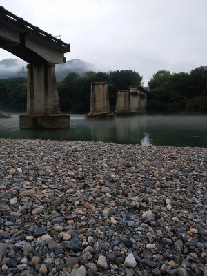 川霧と旧御庄橋