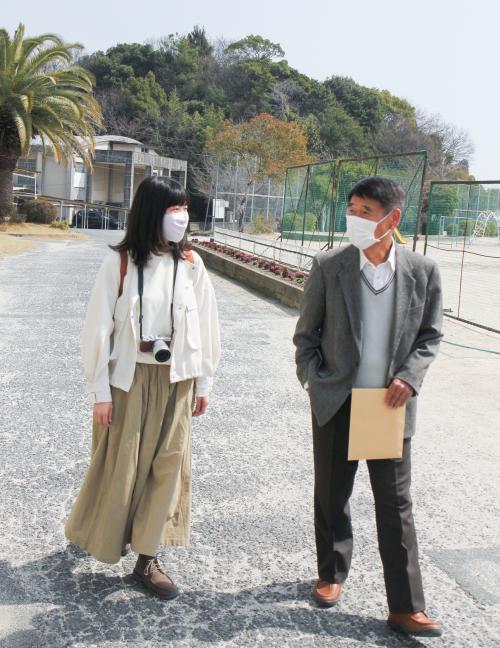 すずきさんと西本先生の写真