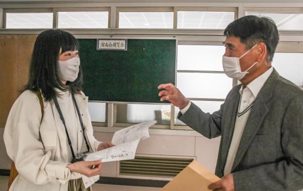 すずきさんと西本先生の写真