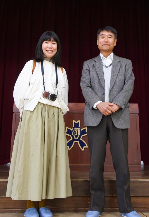 すずきさんと西本先生の写真