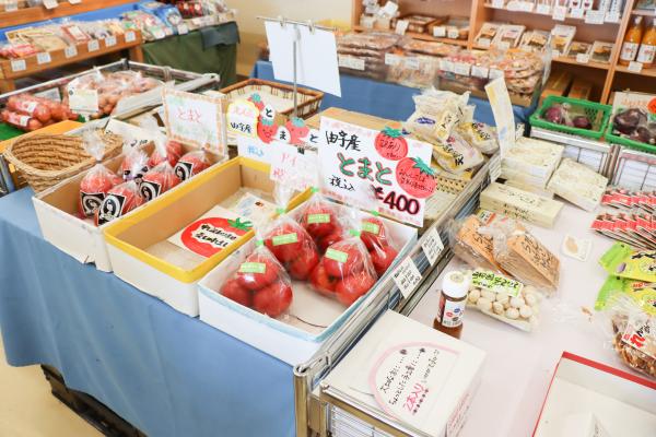 特産品売り場での由宇トマトの写真