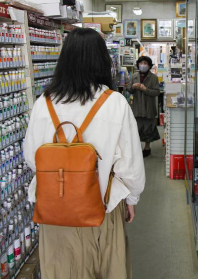 店舗内でのすずきえりなさん１