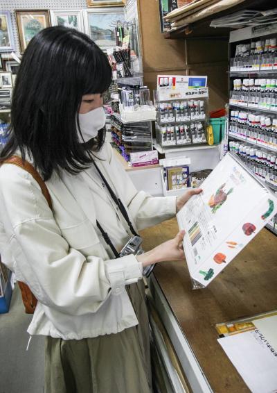 店舗内でのすずきえりなさん２