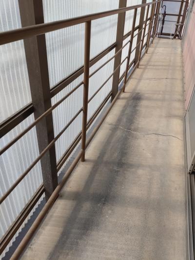 教室前の通路の写真