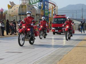 赤バイク隊