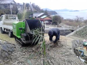 自走式樹木粉砕機
