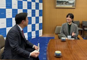 岩国市長と佐々木隊員
