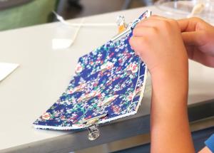 和綴じノート制作体験の様子