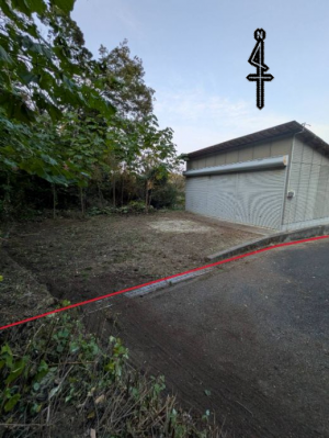 倉庫側広場（右）