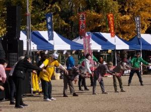 ラジオ体操をしている写真