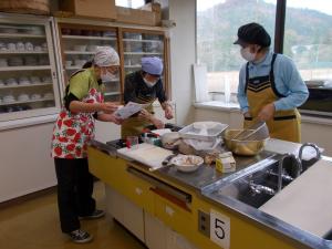調理実習をしている様子