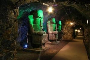 石像の回廊（美川ムーバレー）