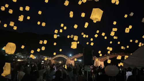 ジュニア部門 市長賞 「スカイランタンに願いを込めて」