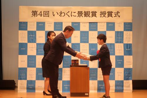 ジュニア部門 市長賞 記念品贈呈