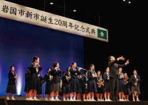 市歌伴奏