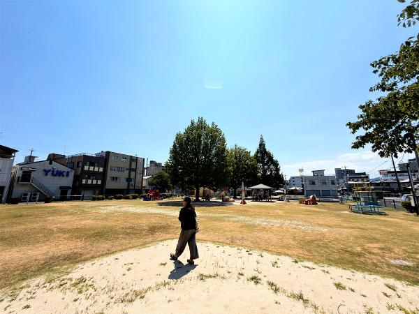 人絹町の公園