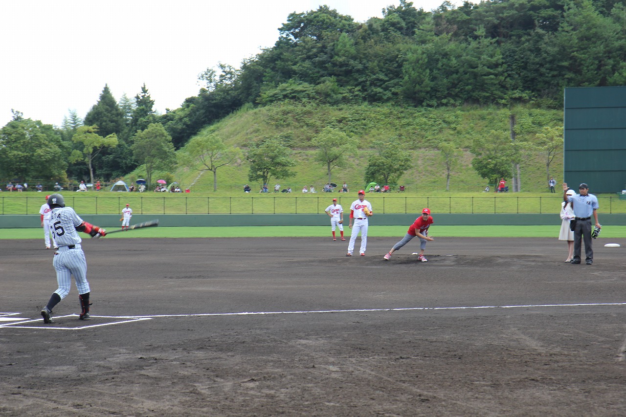 競技する参加者たち