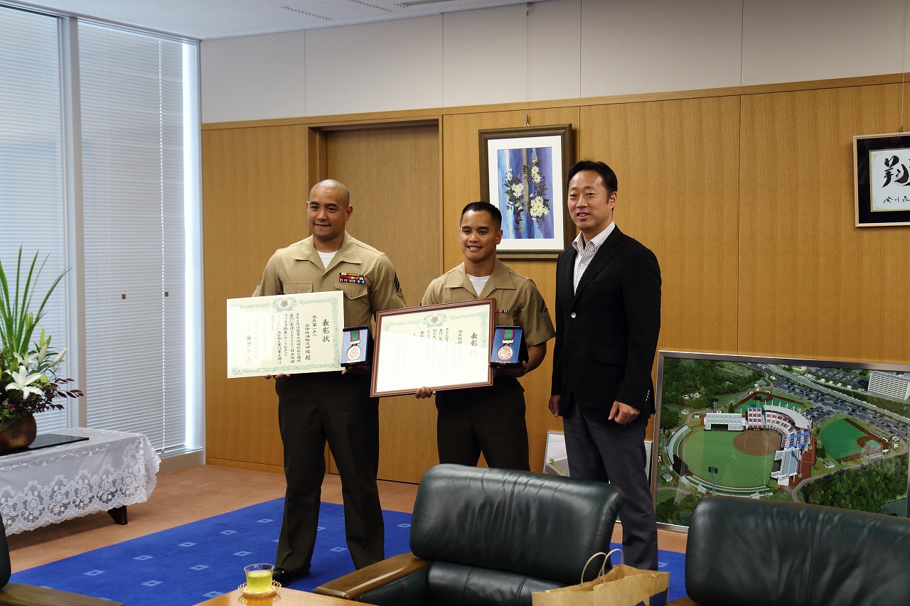 米海兵隊善行表彰報告