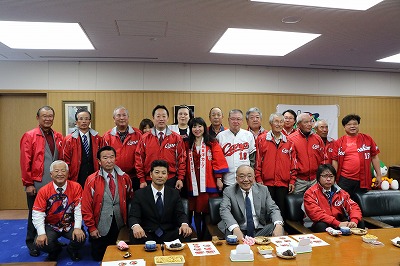 e99b86e59088e58699e79c9f 広島東洋カープ松田オーナー・緒方監督とカープ由宇協力会の皆さま
