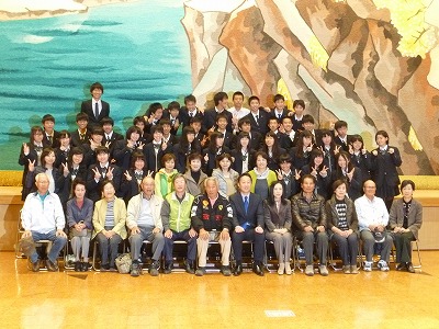 清瀬高等学校体験型教育旅行受入れに係る離村式集合写真