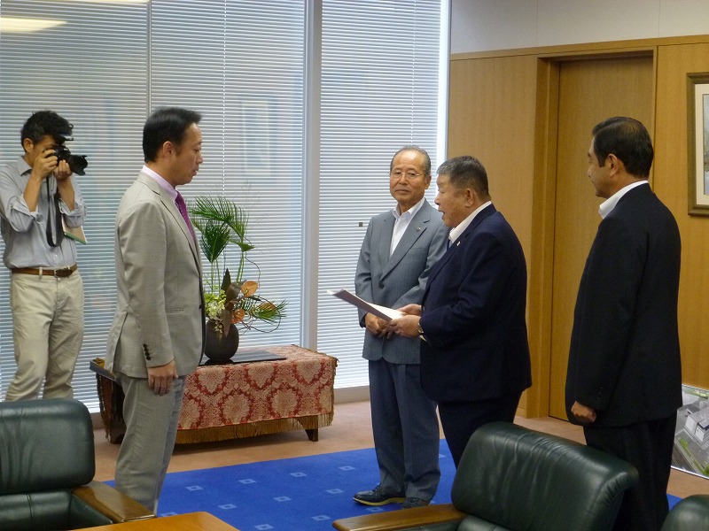 p1080625 岩国市中心市街地活性化協議会から意見書の提出