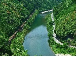 石童山から眺望される清流線と錦川と国道187号線の写真です。