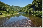 北河内付近、川幅が広くなり、ゆったり流れている錦川の光景です。