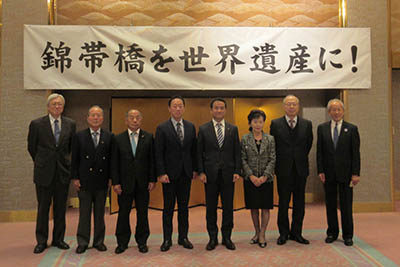 協議会の出席者全員で記念撮影