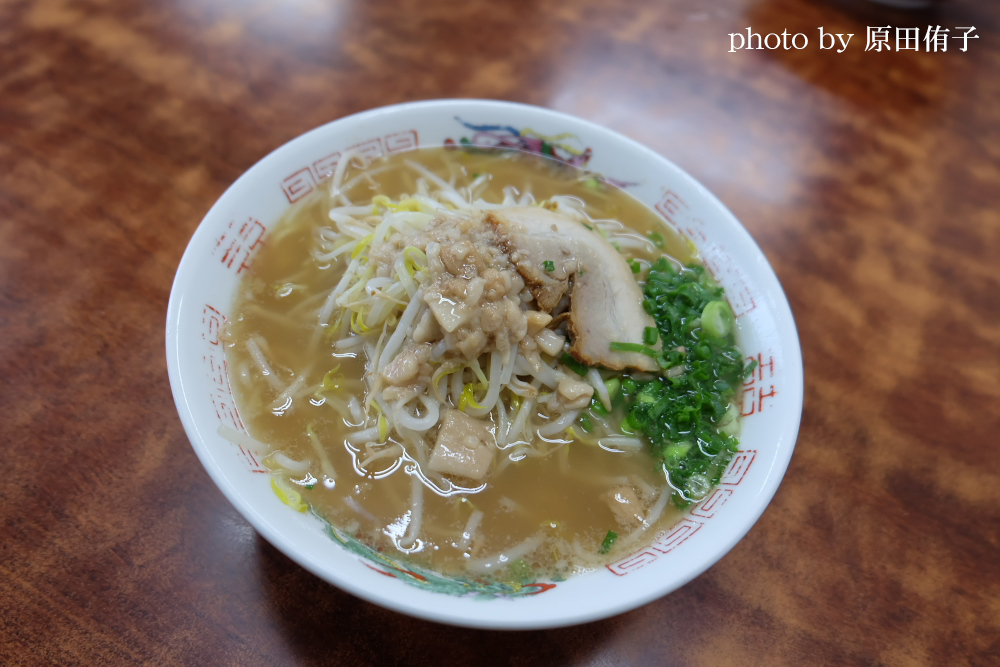 ネギをトッピングしたラーメン