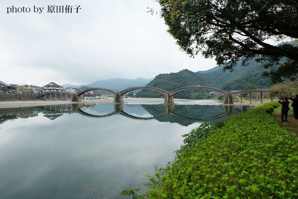 錦帯橋と、錦川の清流に映る橋