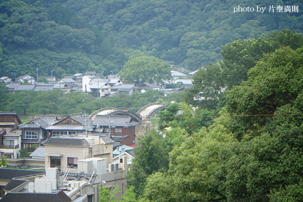 神社より見下ろす錦帯橋