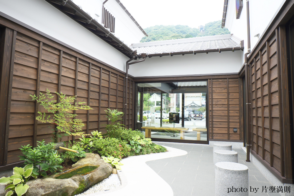 岩国シロヘビの館の中庭