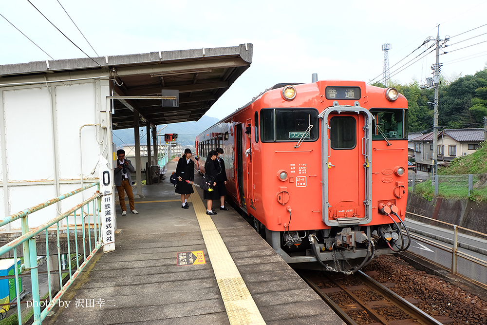 川西駅に入ってきた岩徳線