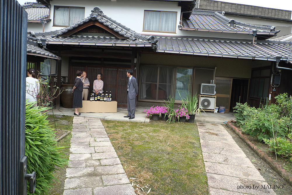 森川醤油さんのご自宅の庭で