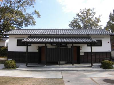 吉香公園入口トイレ写真1